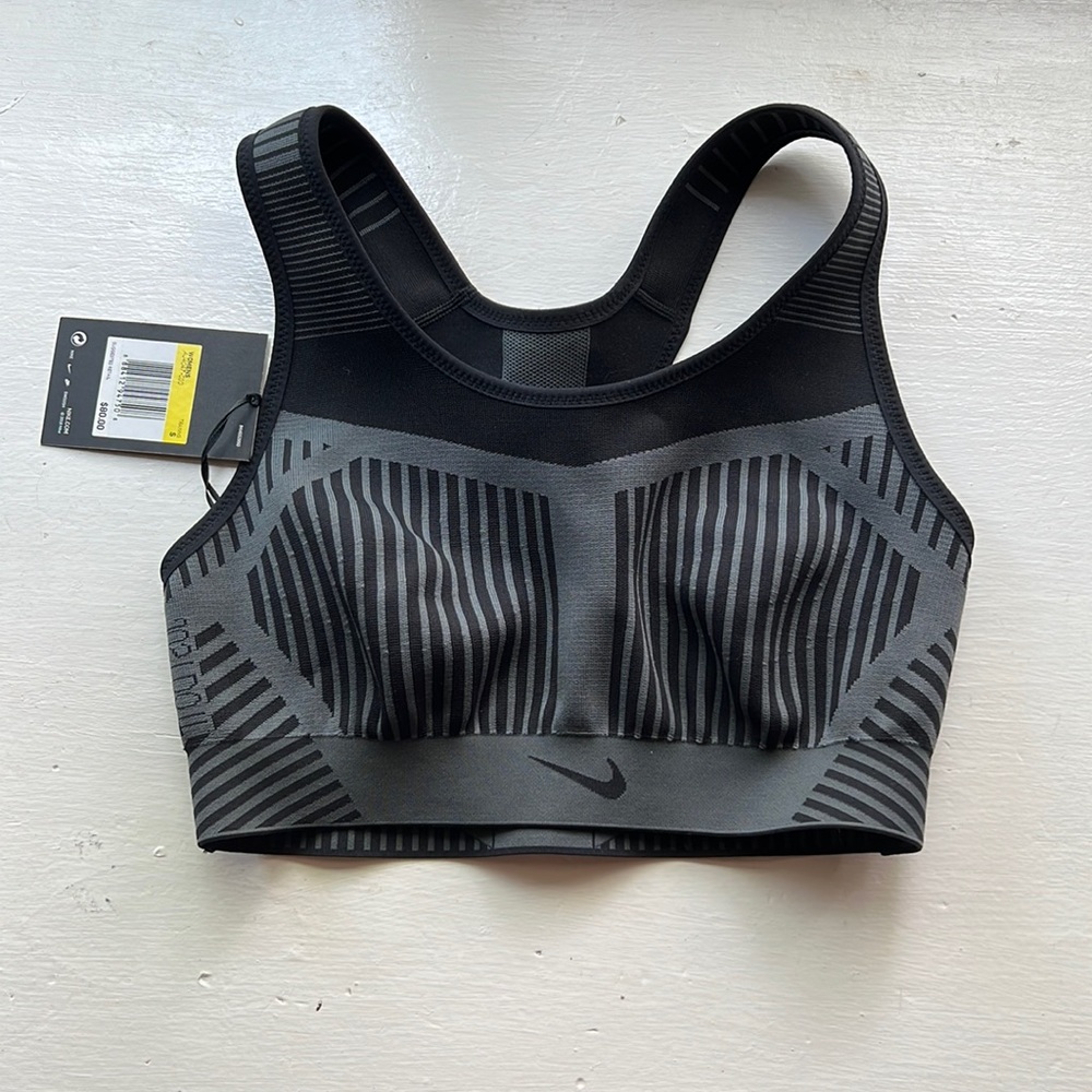 NWT Nike flyknit bra